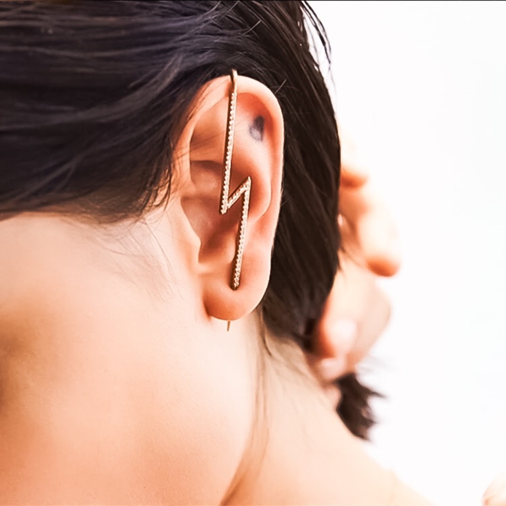 ⚜️[𝟯/$𝟭𝟴]⚜️CZ Gun Metal Flash Ear Hook NEW - Picture 6 of 8